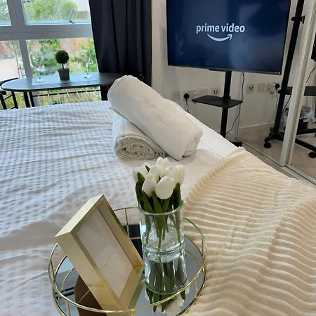 Kayz Lodge- Luxury Ensuite-Private & Shared Accommodation In A New House At The Olympic Village Overlooking Stratford Westfield And Tube Station London Exterior photo