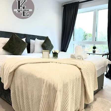 Kayz Lodge- Luxury Ensuite-Private & Shared Accommodation In A New House At The Olympic Village Overlooking Stratford Westfield And Tube Station London Exterior photo