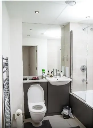 Kayz Lodge- Luxury Ensuite-Private & Shared Accommodation In A New House At The Olympic Village Overlooking Stratford Westfield And Tube Station London Room photo