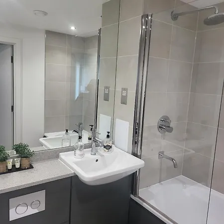 Kayz Lodge- Luxury Ensuite-Private & Shared Accommodation In A New House At The Olympic Village Overlooking Stratford Westfield And Tube Station London Room photo