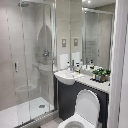 Kayz Lodge- Luxury Ensuite-Private & Shared Accommodation In A New House At The Olympic Village Overlooking Stratford Westfield And Tube Station London Room photo