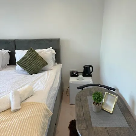 Kayz Lodge- Luxury Ensuite-Private & Shared Accommodation In A New House At The Olympic Village Overlooking Stratford Westfield And Tube Station London Exterior photo